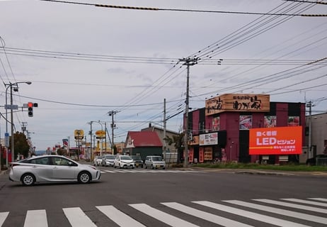 永山10条5丁目環状線交差点LV