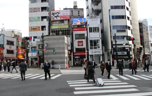 都道414号線代々木駅交差点カネダビルヨヨギ屋上LV