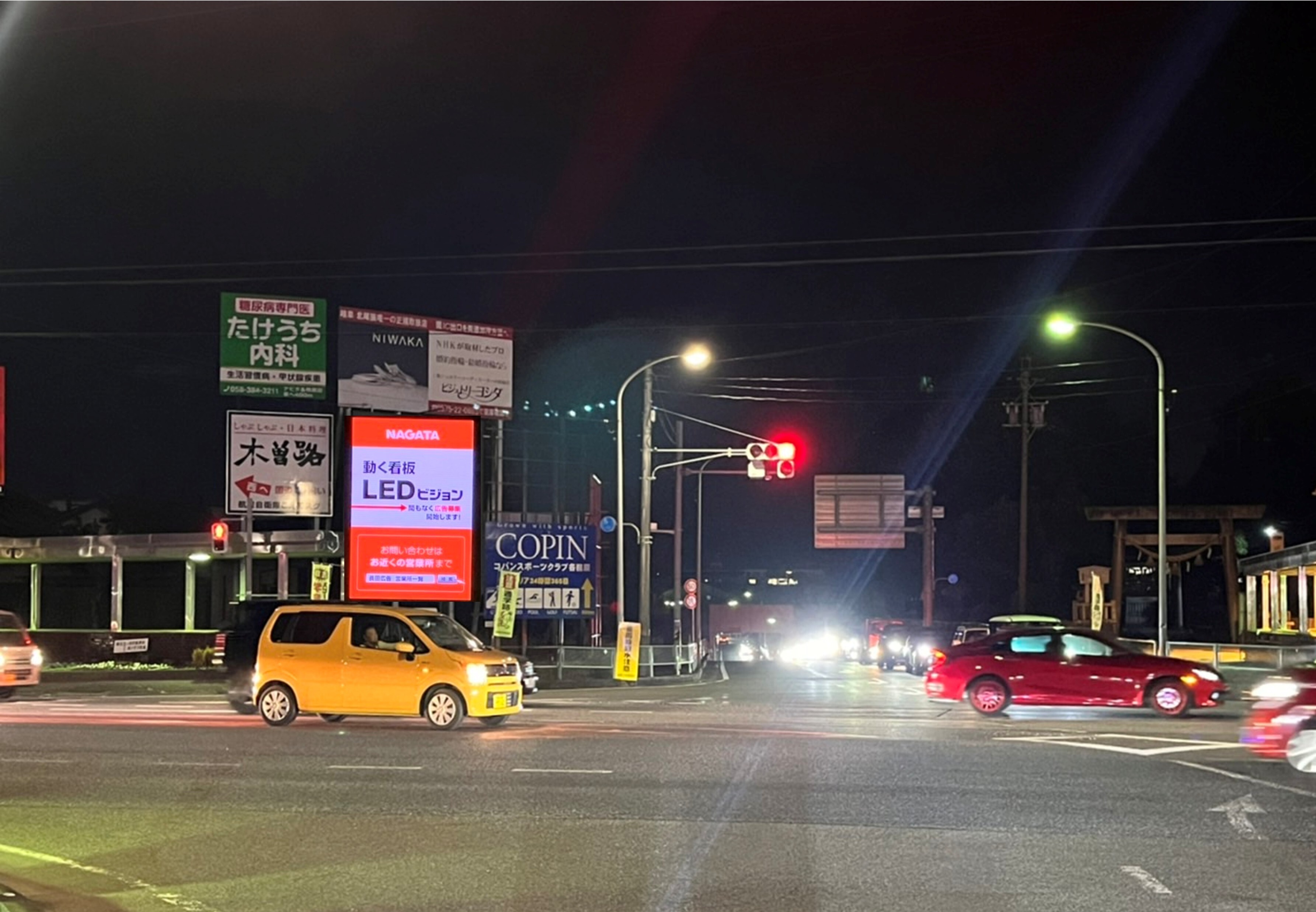 国道21号線沿い三ツ池交差点LEDビジョン