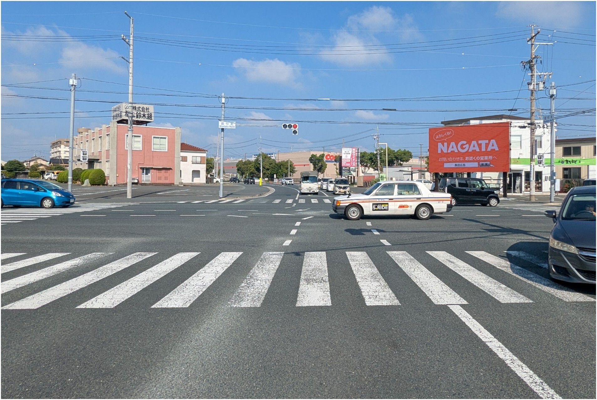 県道45号「宮竹北交差点北西角」LEDビジョン