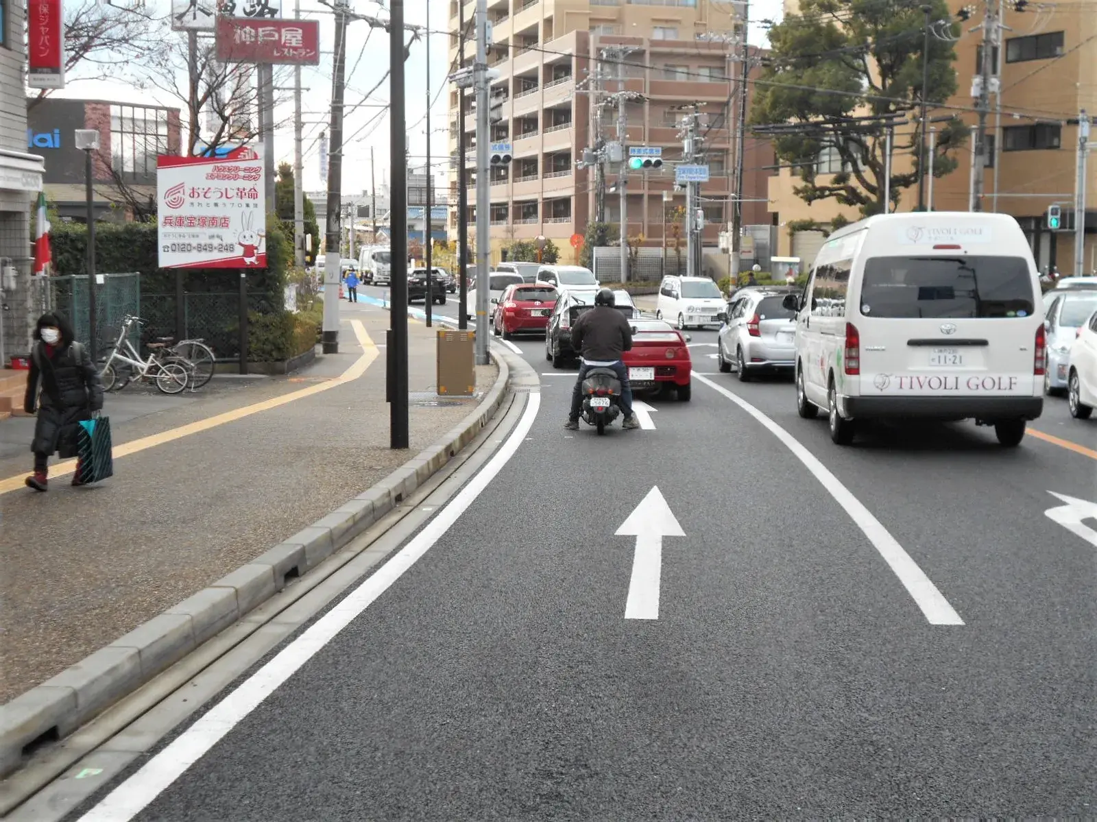 屋外看板（引き）