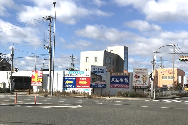 屋外看板広告