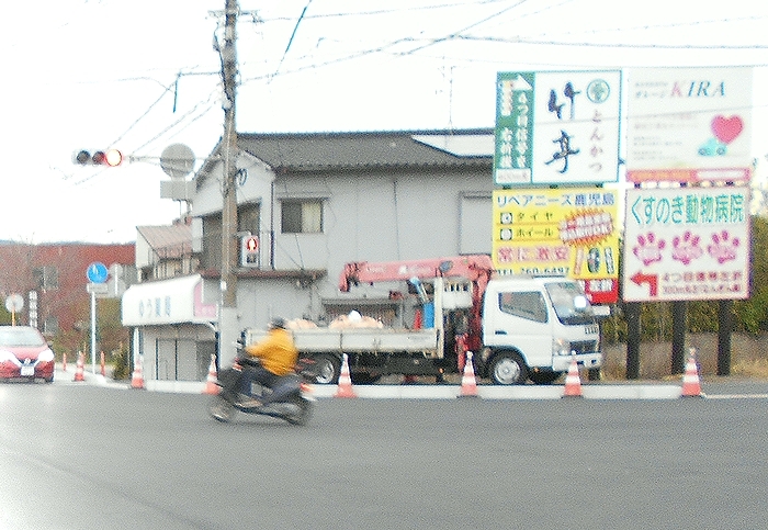 屋外看板広告(引き)