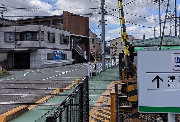 屋外看板広告(引き)