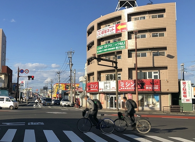 屋外看板広告(引き)