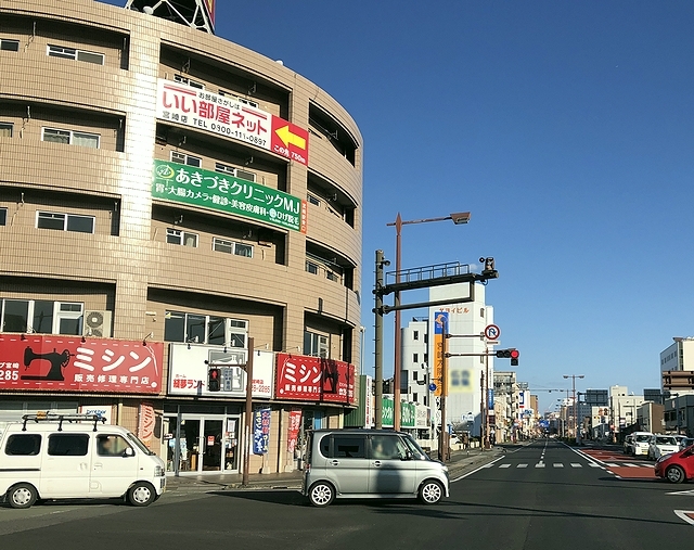 屋外看板広告(引き)