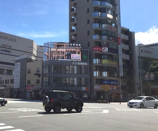 デジタルサイネージ（引き）