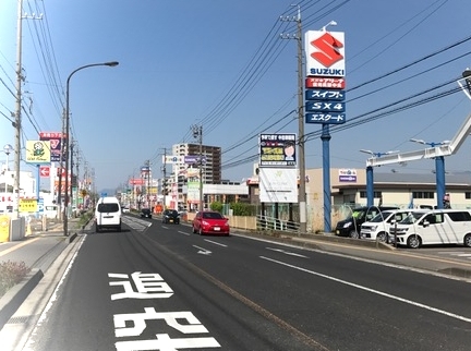 屋外看板広告(引き)