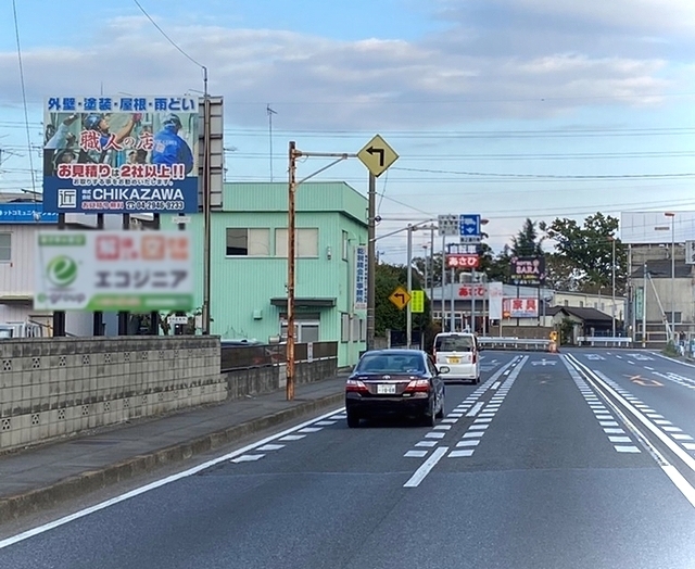 屋外看板広告(引き)