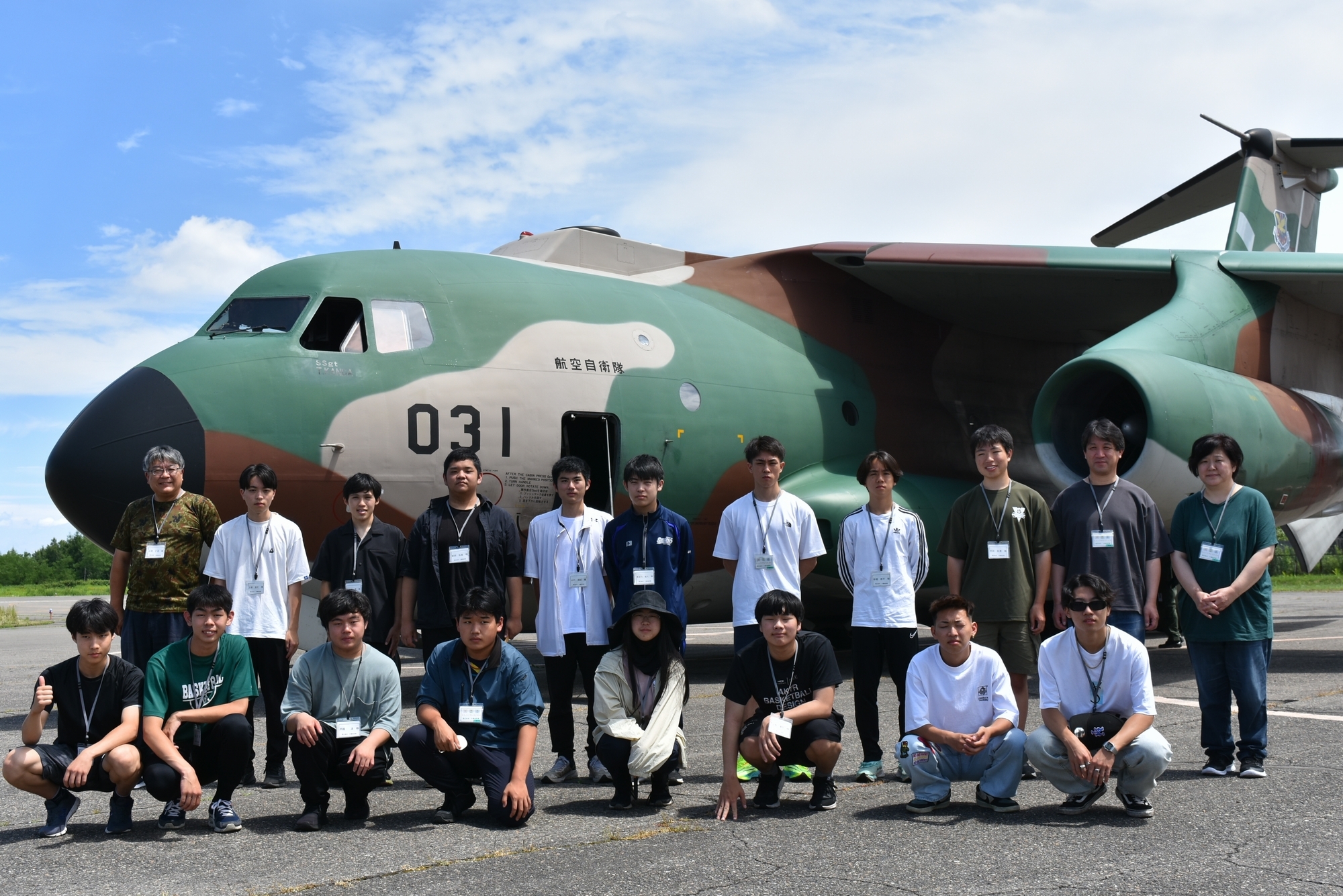 自衛隊戦闘機と隊員