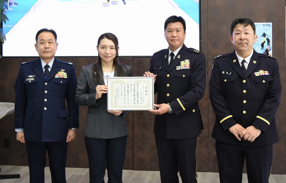 隊員と長田広告社員