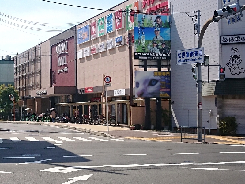 屋外看板広告(引き)