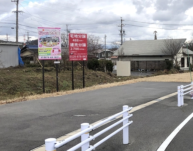 屋外看板広告(引き)
