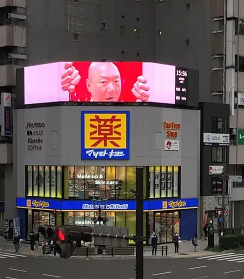 デジタルサイネージ（引き）