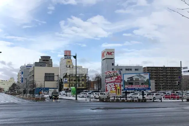 広告看板（引き）