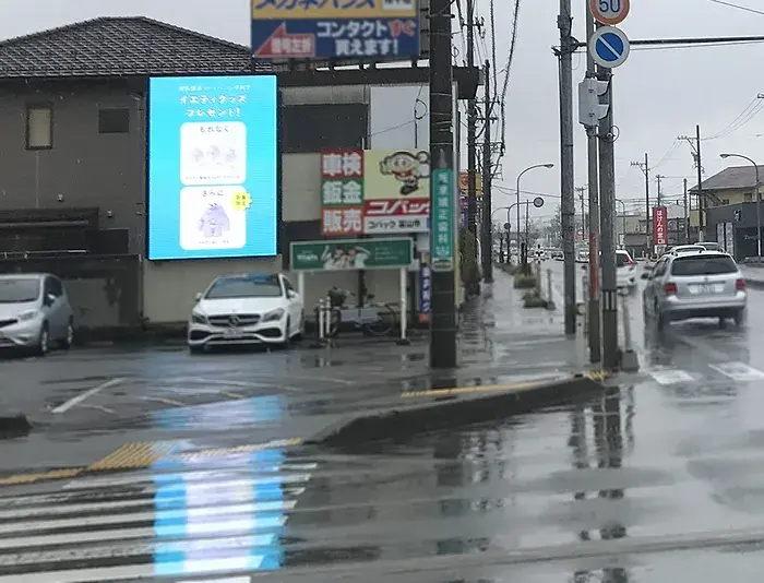 デジタルサイネージ（引き）